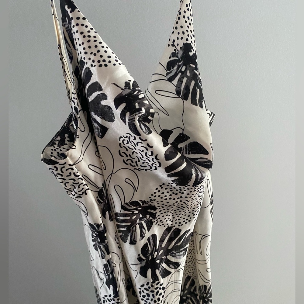 NWOT Tahari cowl neck nightgown